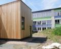 Bild: bkr
Anbau Lift: Ganz einfach. Der Kanal unter dem Anbau wurde stillgelegt und um das Gebäude verlegt. Um vier Ecken muss jetzt das gesamte Abwasser der Schule. Unmöglich sagt der Gemeinderat und überlegt eine direkte Verbindung zum nächsten Schacht herzustellen.