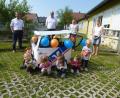 Bild: bk
Die Ausfahrt mit dem Kinderbus kann beginnen. Bei der Übergabe (von links) Helmut Forster, Michael Liedl, Heidi Koppmann und Melanie Rauh.