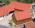 Bild: Matthias Lorenz/exb
Blick aus der Luft auf den restaurierten Aiherlhof in Mitterauerbach. Die erfolgreiche Restaurierung ist mit dem Staatspreis "Dorferneuerung und Baukultur" ausgezeichnet worden.