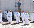 Bild: ü
Die Kommunionkinder der Pfarrei in Kirchenthumbach stellen sich zum Erinnerungsfoto auf.