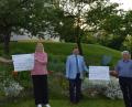 Bild: wfe
Strahlende Gesichter beim Geschäftsführer des Caritasverbandes Amberg-Sulzbach Dipl.-Soz.-Päd. Günther Koller und dem Edelsfelder Kirchenpfleger Richard Ertl mit dem 8.000-Euro-Scheck der Pfarrei Edelsfeld und Pfarrer Hans Zeltsperger und der Pflegedienstleiterin Brigitte Riederer mit dem 10.000-Euro-Scheck der Pfarrei Königstein.