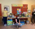 Bild: stn
Die Kindergartenkinder können sich auf tolle Preise bei der Tombola freuen. Von links: Leiterin Theresa Uhl, Elternbeirats-Vorsitzende Miriam Bayer-Schmidt und Stellvertreterin Sandra Lang.