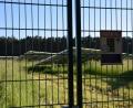 Bild: bö
Betreten strengstens verboten: Der Gemeinderat genehmigt mehrheitlich die Erweiterung einer Freiflächen-Photovoltaik-Anlage um maximal etwa 750 kWp und gibt dafür einige Auflagen vor.