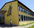 Bild: mmj
Kosten, die mit der Sanierung der ehemaligen Schule in Weiding zusammenhängen, sind heuer der größte Brocken im Haushalt. Ab kommenden Montag, 21. Juni, ist das Gebäude wieder für Gruppen und Vereinen zugänglich, Bürgermeister Manfred Dirscherl inspizierte zuvor noch das Objekt und die Außenanlagen.