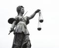 Symbolbild: Arne Dedert
Statue der Justitia.