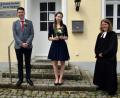 Bild: wku
Robin Miess und Eva Schneider mit Pfarrerin Estelle Kunad-Wittenberg.