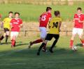 Bild: jma
In einer Spielgemeinschaft mit dem TSV Königstein III starten die Fußballer des SC Eschenfelden (rote Trikots) nach langer Pause einen Neuanfang. Im ersten Pflichtspiel gab es eine 0:8-Niederlage im Toto-Pokal gegen den SV Etzelwang.