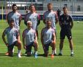 Bild: mr
Club-Trainer Robert Klauß (rechts) mit den Neuzugängen (stehend von links) Christopher Schindler, Carl Klaus und Florian Hübner sowie (knieend von links) Taylan Duman, Lino Tempelmann und Kilian Fischer.