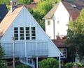 Bild: ds
Das Kinderhaus Etzelwang und die rechts angebaute Kinderkrippe können den Platzbedarf angesichts der zu erwartenden Bevölkerungsentwicklung nicht mehr decken, hat das Kreisjugendamt festgestellt.