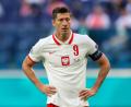 Bild: Igor Russak/dpa
Bayern-Star Robert Lewandowski droht mit Polen schon wieder ein frühes Turnier-Aus. Der Frust im Land ist groß.