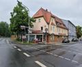 Bild: sne
Das zentral gelegene Gebäude der Apotheke soll zur Freude des Bürgermeisters modernisiert werden.