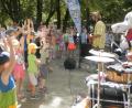Bild: nia
Beim Mitmach-Konzert von "Rodscha aus Kambodscha" und Tom Palme im Kindergarten Sankt Marien hielt es die Buben und Mädchen nicht auf den Sitzen.