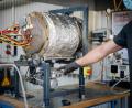 Bild: sba
Im Pyrolysereaktor am Fraunhofer-Institut werden die gebrauchten Masken in Öl umgewandelt, das für die Herstellung neuer Masken verwendet wird.