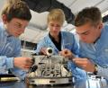 Symbolbild: picture alliance/dpa/Martin Schutt
Dank des Unternehmerpaars Elisabeth und Werner Lukas, der Wirtschaftsjunioren sowie der IHK konnte die Pfalzgraf-Friedrich-Mittelschule in Vohenstrauß Lernroboter anschaffen.