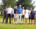 Bild: lst
Spielführer Reinhold Scharl (rechts) zeichnete die Sieger des „Vierer-Auswahldrive“-Turniers beim Golf- und Landclub Schmidmühlen aus.