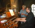 Bild: jzk
Josef Zaglmann staunte, wie gut Pfarrer Helmut Mohr Orgel spielen kann.