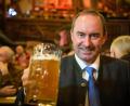 Bild: Matthias Balk/dpa
Hubert Aiwanger, Landesvorsitzender der Freien Wähler, macht Mut auf Feste.