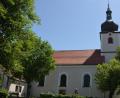 Bild: jr
In seiner Heimatkirche feiert Bastian Neumann am Sonntag, 4. Juli seine Primiz. Es wird dies die erste heilige Messe sein, die der Neupriester feiert. Leider sind zur Primizmesse nur geladene Gäste zugelassen, dafür wird der Gottesdienst per Leinwand live auf den Therese-Neumann-Platz übertragen. Alle Gläubigen sind herzlich eingeladen, an dieser ganz besonderen Feier teilzunehmen.