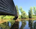 Bild: Gabi Schönberger
Friedlich liegt der Flutkanal in diesen Tagen da. Zuletzt aber kämpften Rettungskräfte auf dieser Brücke um das Leben einer 74-jährigen Frau, nachdem sie zuvor wohl unglücklich im Wasser gelandet war.