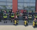 Bild: bnr
Neun Feuerwehrleute aus Guteneck und drei aus Unterauerbach absolvierten erfolgreich die Ausbildung zu Atemschutzträgern. Die Bürgermeister Johann Wilhelm und Franz Grabinger und die Führungskräfte der Feuerwehr gratulierten zur bestanden Prüfung.