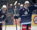 Archivbild: Gebert
Michael Kirchberger (rechts) im Trikot der Blue Devils Weiden. In der kommenden Saison spielt er für den ERSC Amberg.