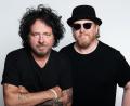 Bild: Alex Solca
Gitarrist und Sänger Steve Lukather (links) und Lead-Sänger Joseph Williams sind jetzt die letzten Original-Mitglieder bei Toto. Nur Lukather ist von Anfang an dabei.