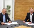 Bild: stg
Landrat Roland Grillmeier und Bürgermeister Roman Schäffler (von links) sprechen von einer "Win-win-Situation".
