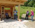 Bild: Marlies Meiler/exb
Die Rentnertruppe der Gemeinde hat die Lesehütte gebaut; es ist nicht ihr erstes Projekt, aber eines ihrer größten.