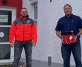 Bild: fks
Stellvertretend für alle ausgeschiedenen Jugendgruppenleiter nahm Jörg Gerolstein (Mitte) ein Geschenk von Bereitschafts- und Jugendrotkreuzleiter Sven Lehner (links) und Gruppenleiterin Monika Stahl (rechts) entgegen.