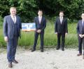 Bild: mfh
Die Bilanz der Raiffeisenbank Sulzbach-Rosenberg beschäftigte bei der Vertreterversammlung (von links) Vorstandsmitglied Martin Sachsenhauser, Aufsichtsratsmitglied Markus Graf, Vorstandsmitglied Erich Übler, den Vertreter des Genossenschaftsverbands Bayern Walter Friedrich sowie Aufsichtsratsvorsitzenden Dieter Heldrich.
