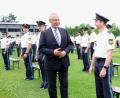 Bild: Hirsch
Small-Talk mit Innenminister Joachim Herrmann: Nach der Vereidigung entwickelte sich eine lockere Unterhaltung zwischen dem obersten Dienstherrn und dem Polizeinachwuchs. .