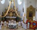 Bild: le
Lang ersehnt war von den 12 Mädchen und Buben der Tag der heiligen Erstkommunion. Am Sonntag traten sie in der festlich geschmückten Pfarrkirche St. Johannes der Täufer erstmals zum Tisch des Herrn.