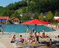 Bild: wku
Beim Königsteiner Naturbad muss keine Zeit gebucht werden, Badegäste können jederzeit kommen und gehen. Das große Schwimmbecken und die ausgedehnte Liegewiese erlauben ausreichende Abstände in Corona-Zeiten.