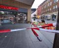 Bild: Karl-Josef Hildenbrand/dpa
Mit Polizeiband abgesperrt ist ein Kaufhaus in Würzburg, in dem ein Mann Menschen mit einem Messer attackiert hatte. Drei Tote forderte die Bluttat.