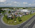Archivbild: Schönberger/exb
Zu einem “Automobil-Zentrum mit großer Strahlkraft” baut Motor-Nützel den Standort Mitterteich aus. Für rund 1,7 Millionen Euro wird ein neuer Showroom für die Marken Seat und Cupra geschaffen. Neueröffnung soll im zweiten Quartal 2023 sein. Dann auch wird Tirschenreuth in Mitterteich integriert.