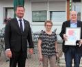 Bild: stg
Rainer Fischer (Zweiter von rechts, mit Ehefrau Elisabeth) wurde die Georg-von-Vollmar-Medaille der Bayern-SPD verliehen. Es gratulierten SPD-Kreisvorsitzende Brigitte Scharf (rechts) und Unterbezirksvorsitzender Bundestagsabgeordneter Uli Grötsch.