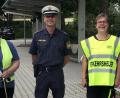 Bild: kei
Marina Brunner (rechts) steht nun Brigitte Reinicke als Schulweghelferin zur Seite. Oberkommissar Markus Schlegel bedankte sich für ihren Einsatz.
