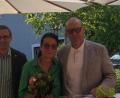 Bild:  Andrea Schubert/exb
Past-Präsident Christian Schramek übergibt an seine Nachfolger Udo Zrenner (rechts) und Petra Helgert.