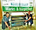 Bild: jml
Christopher Oppenkowski (rechts) und Michael Lehner, die Vorstände der Vereinsgemeinschaft Kohlberg, schauen in die Röhre. Aber nur in die des neu angeschafften Pizzaofens. Der kann auf zwei Ebenen bald acht Pizzen gleichzeitig brutzeln lassen und soll auch beim Markt- und Bürgerfest am 17. Juli 2022 hungrige Gäste zufriedenstellen.