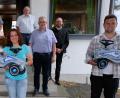 Bild: le
Langjährige Treue zur Verkehrswacht und Losgewinner erfuhren Lob, Dank und Anerkennung (von links): Markus Ludwig, Franz Schmola, Karl Meiler, Nicole Wettinger, Tobias Wirth, Karl Lukas, Landrat Andreas Meier und Maximilian Kallmeier.
