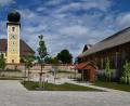 Bild: gf
Gut 300 000 Euro an Restkosten sind im laufenden Haushalt der Gemeinde Poppenricht für den neuen Dorfplatz eingestellt. Fehlen nur noch die Ruhebänke, dann sind sämtliche Arbeiten abgeschlossen.