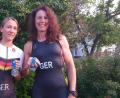 Bild: Samuel Keck/exb
Triathletin Heike Uhl (links) und „Aquabikerin“ Gabi Keck halten ihre Silbermedaillen in der Hand. Die beiden für CIS Amberg startenden Sulzbach-Rosenbergerinnen wurden bei der Challenge Walchsee jeweils Zweite.