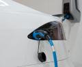 Bild: Florian Schuh / dpa
Elektroautos lassen sich daheim am besten über eine Wallbox laden. Wenn man eine solche derzeit überhaupt bekommt.