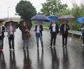 Bild: Mardanow
Freie Fahrt den Plattenberg hinauf: Gemeinsam mit Stadträten, Vertretern beteiligter Firmen und Behörden gaben Bürgermeister Martin Birner (Zweiter von links) und Wolfgang Wetter (Vierter von links, Ingenieurbüro Weiß) die sanierte Straße frei.