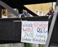 Bild: Petra Hartl
Aktivistinnen der Amberger Gruppe von Fridays for Future haben am Freitagnachmittag ein Banner an der Schiffbrücke aufgehängt: Ihr Aufruf zur Teilnahme am globalen Klimastreik am Freitag, 24. September.
