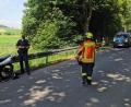 Bild: mde
Ein Motorradfahrer stürzte am Samstag zwischen Kuchenreuth und Löschwitz. Der junge Mann erlitt dabei leichtere Verletzungen, die Ortsverbindungsstraße war etwa eine halbe Stunde gesperrt.