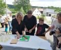 Bild: jsa
Auch Leo Mühlhofers Eltern Maria Rieger und Andreas Mühlhofer sowie sein größerer Bruder Ben versuchten sich an dem Puzzle.