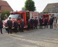 Bild: mmj
Die Führung der Ortsfeuerwehr freute sich mit Bürgermeister Gerald Reiter (rechts), Kreisbrandinspektor Richard Fleck (Dritter von links) und Kreisbrandmeister Christian Weinfurtner (Zweiter von rechts) über das neue Fahrzeug.