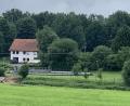 Bild: ck
Die Kläranlage in Vohenstrauß im Ortsteil Unterlind. Auf beiden Gebäuden soll eine Photovoltaikanlage entstehen.