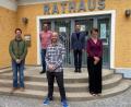 Bild: Klaus Horn/exb
Von links: Stefan Hummel, Oliver Scherm, Markus Forster, Bürgermeister Albert Geitner und Konstanze Schlereth.